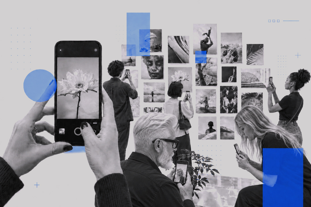 Colagem de pessoas fotografando com o celular diante de uma parede de fotos